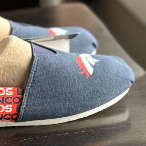 Women's FOCO NFL Denver Broncos Slip On Sneakers Canvas Shoes Size Medium NWT - Picture 4 of 8